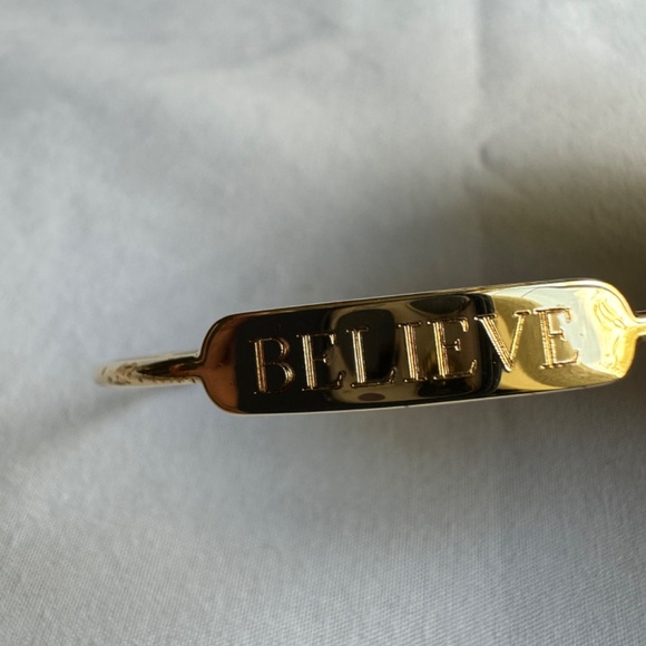 Stella and Dot Believe Engraved gold cuff bracelet comes in original box - Picture 5 of 6